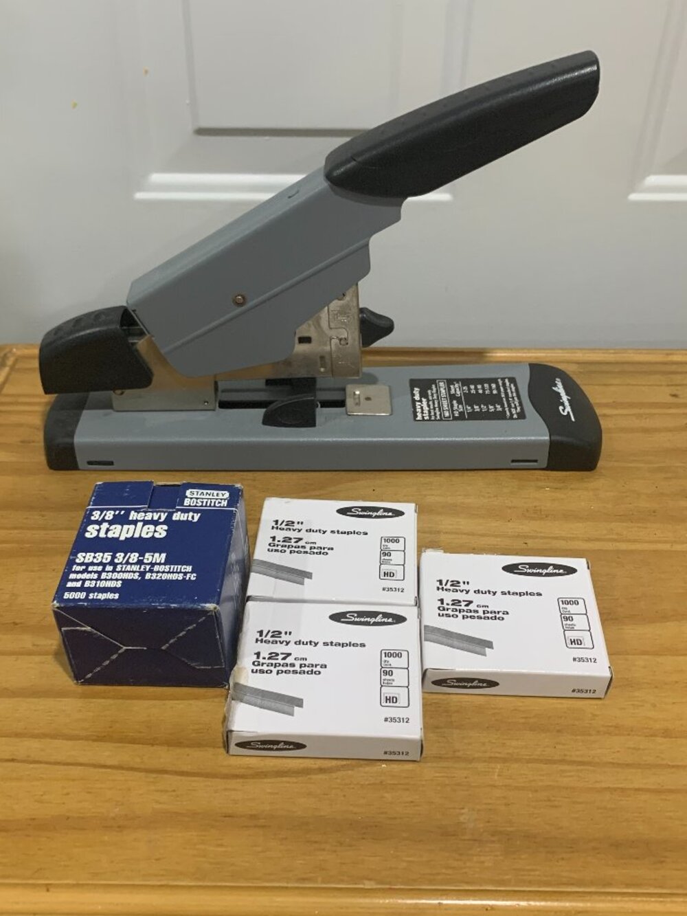 Swingline Heavy Duty 160 Sheet Stapler 39005 with 4 Boxes HD Staples Bundle